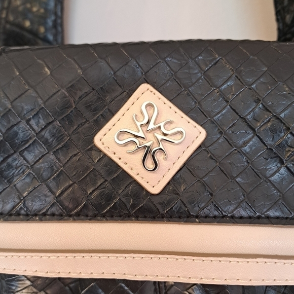 Simply Vera Wang Purse Black Woven Shoulder Bag - Picture 2 of 6